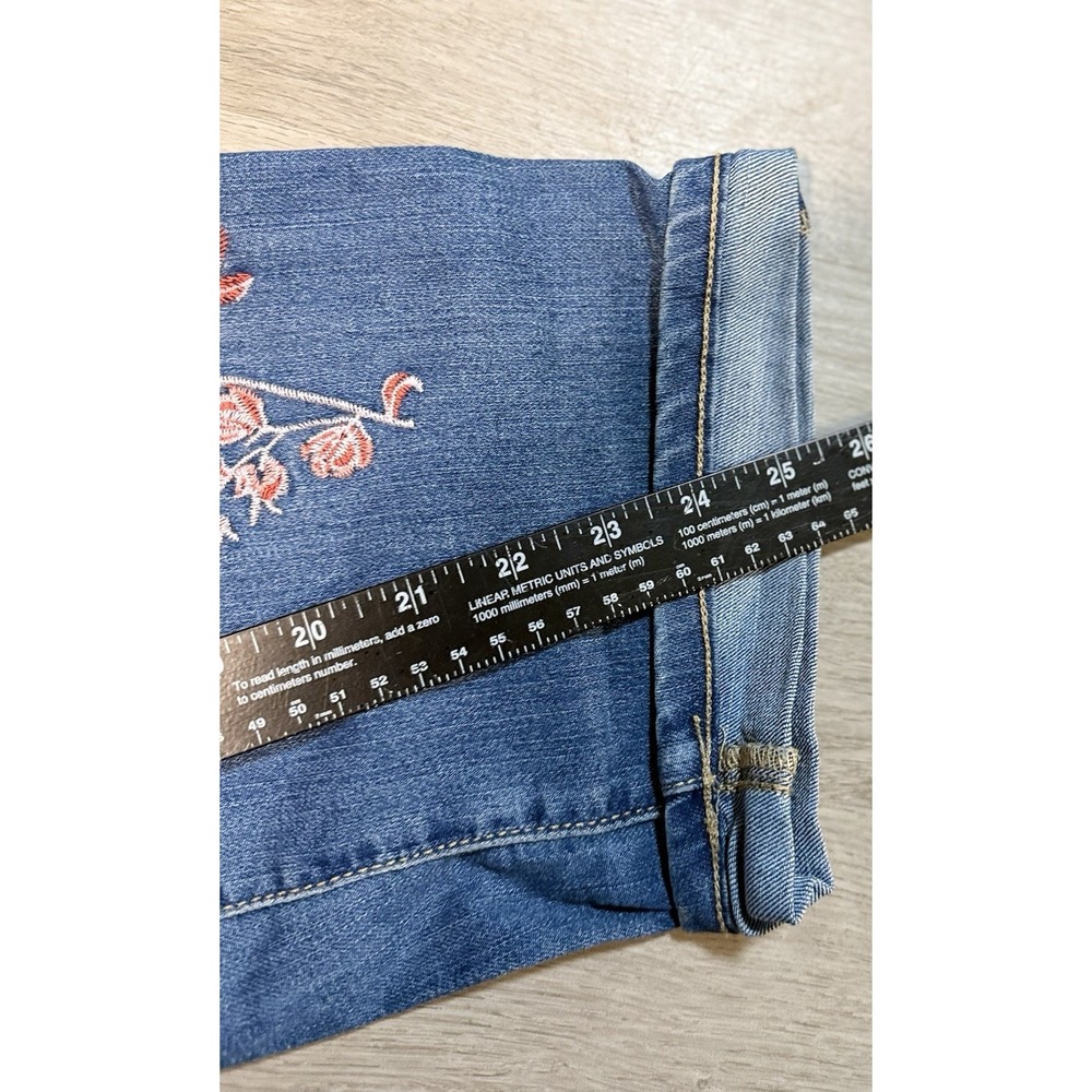 Westport Signature Fit Boyfriend Jean Women 16W Mid Rise Lightwash Cuffed NWT - Picture 4 of 6
